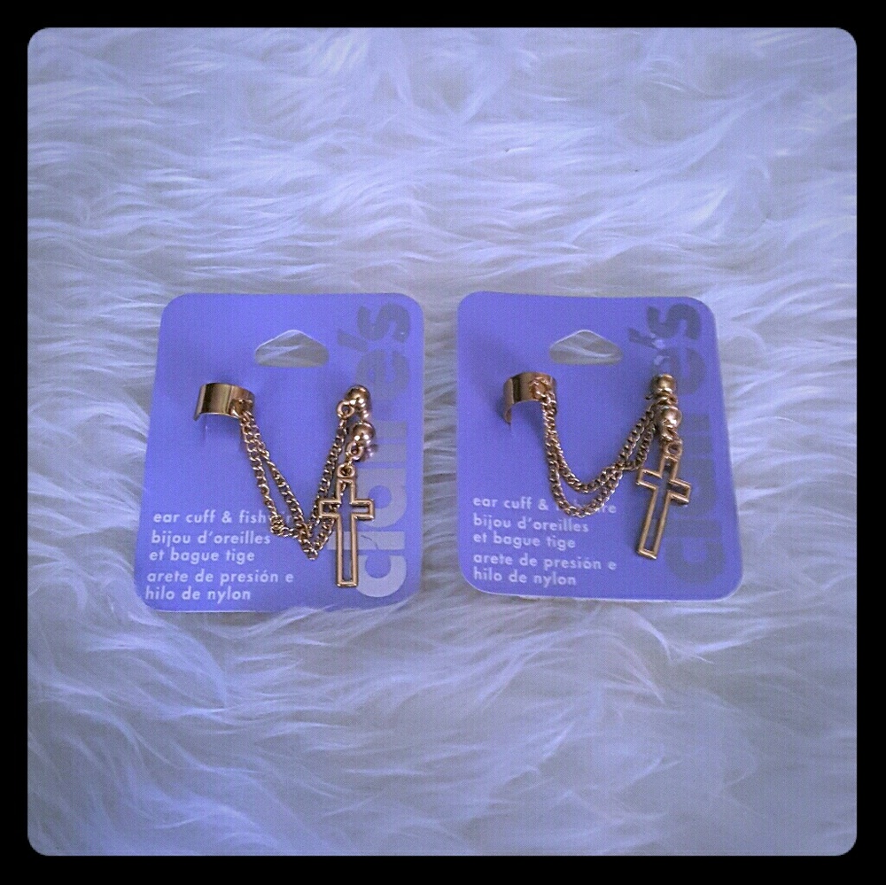 Claire's set of 2 ear cuff earrings
